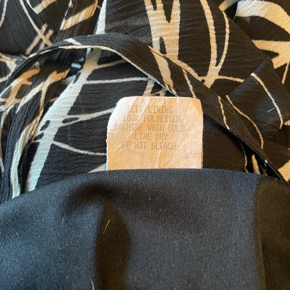 Abstract Pattern Strap Dress - Picture 4 of 5